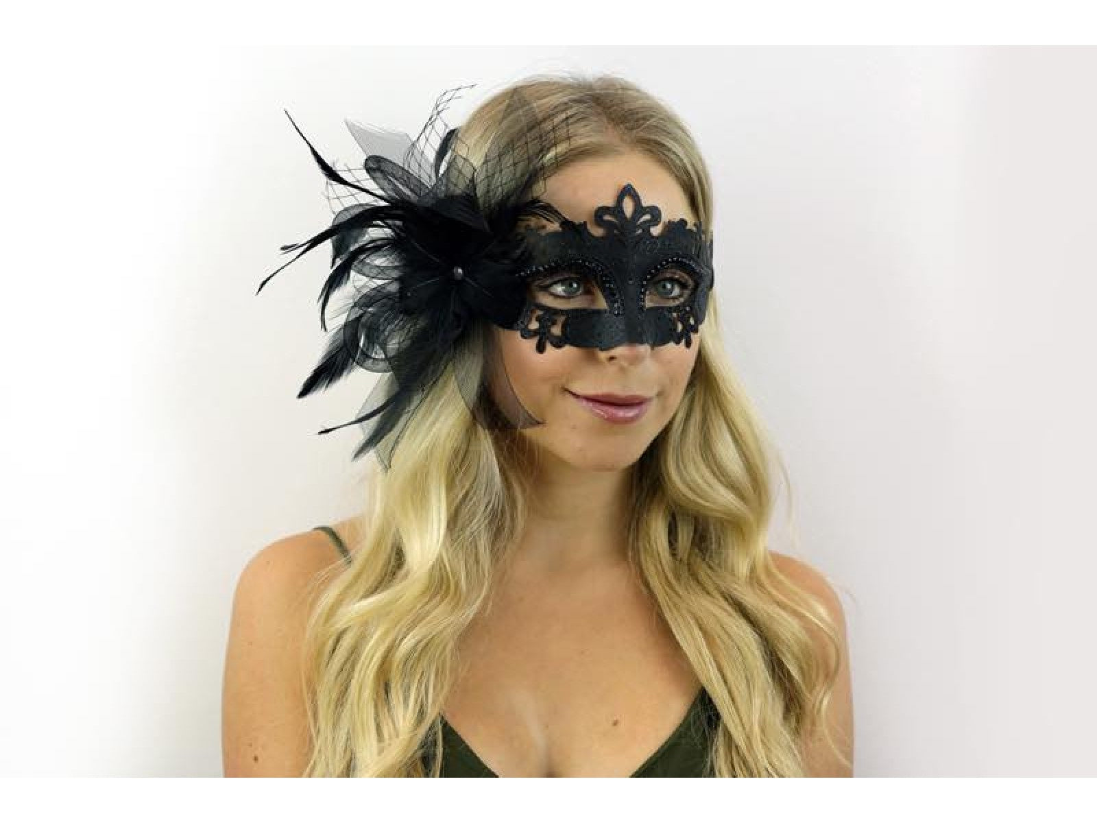 Masquerade Mask with Tulle & Feathers -Black